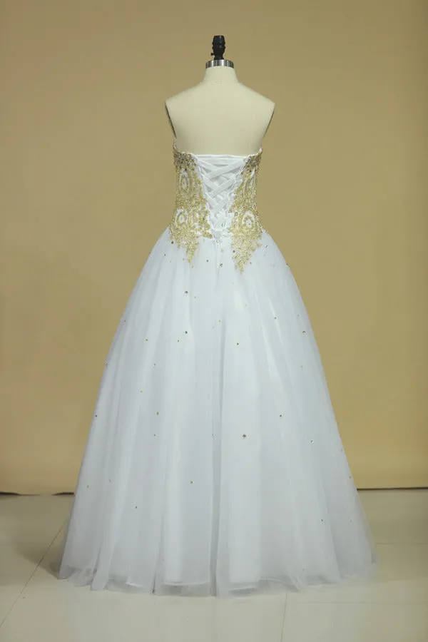 2024 Ball Gown Sweetheart Quinceanera Dresses With Beads And Applique PHLAA2GG