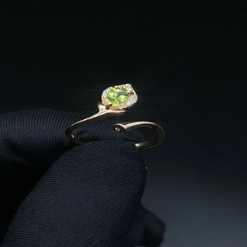 Elegant Lovely Natural Green Peridot Ring - 925 Sterling Silver