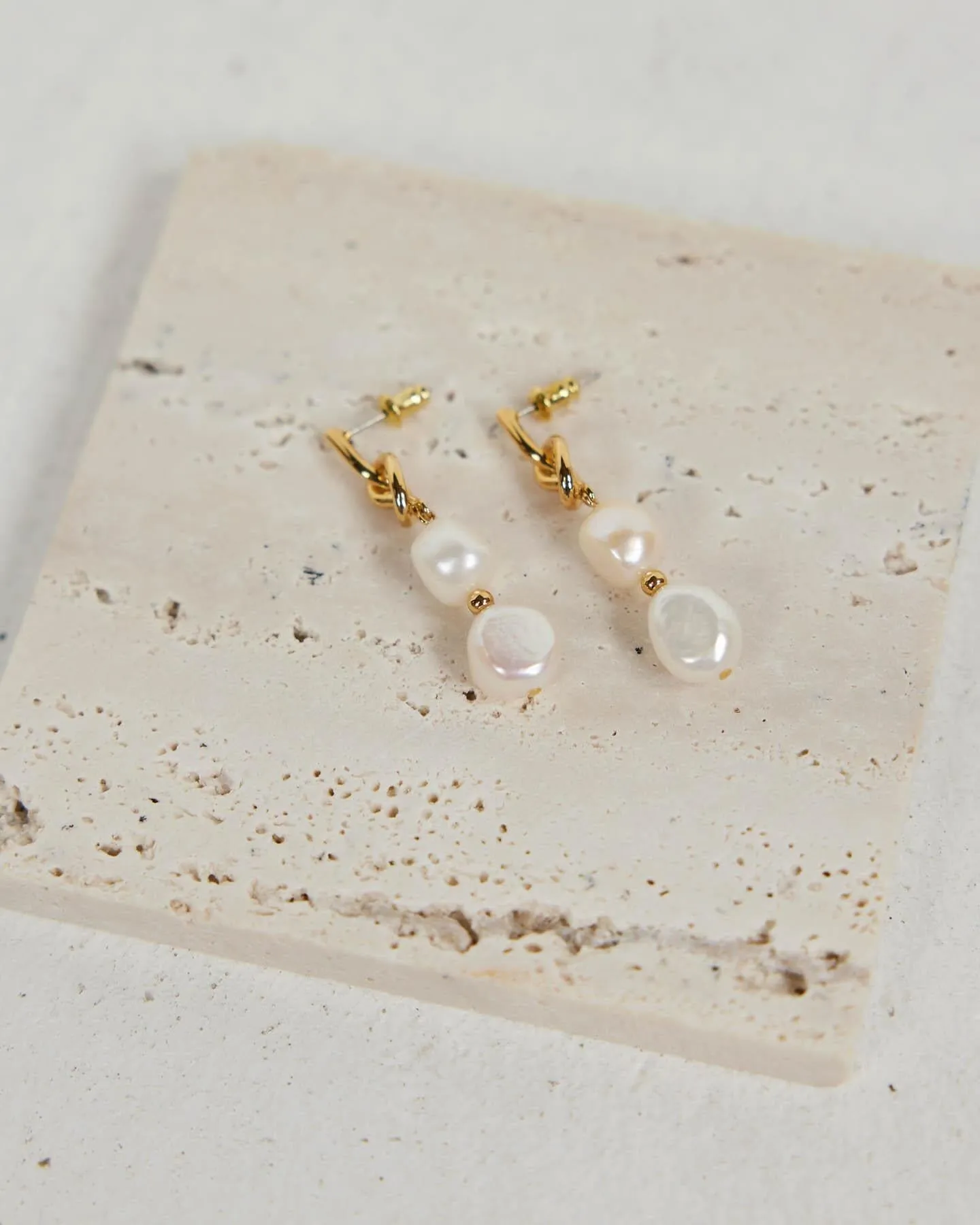 Hana Pearl Earrings