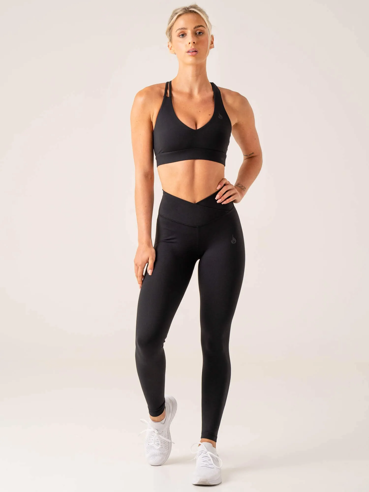 Momentum V-Neck Sports Bra - Black