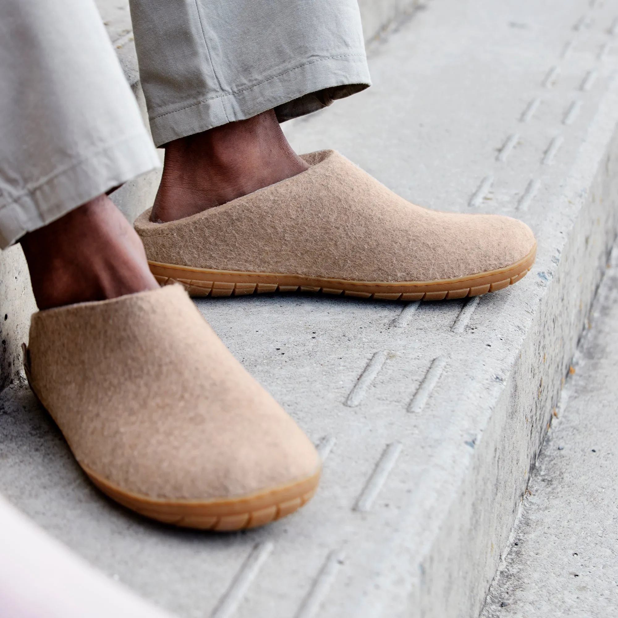 Slip-on with natural rubber sole - honey - Sand