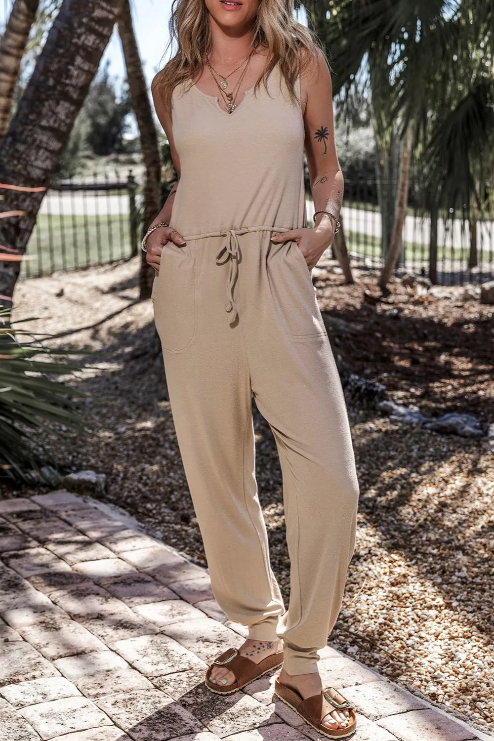 Sunset Vacation-Jumpsuit mit Kordelzug und breiten Trägern